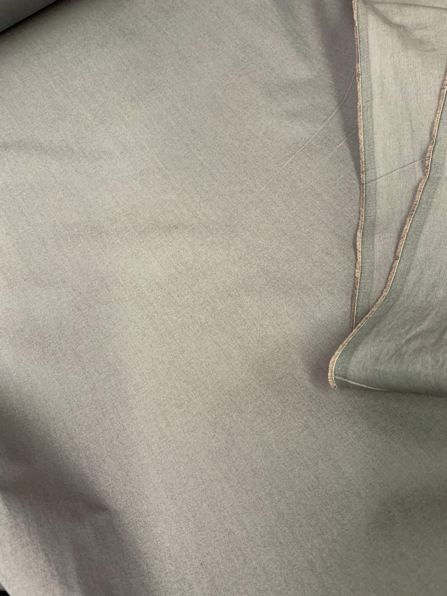 Harmaa vettä hylkivä verhoilukangas