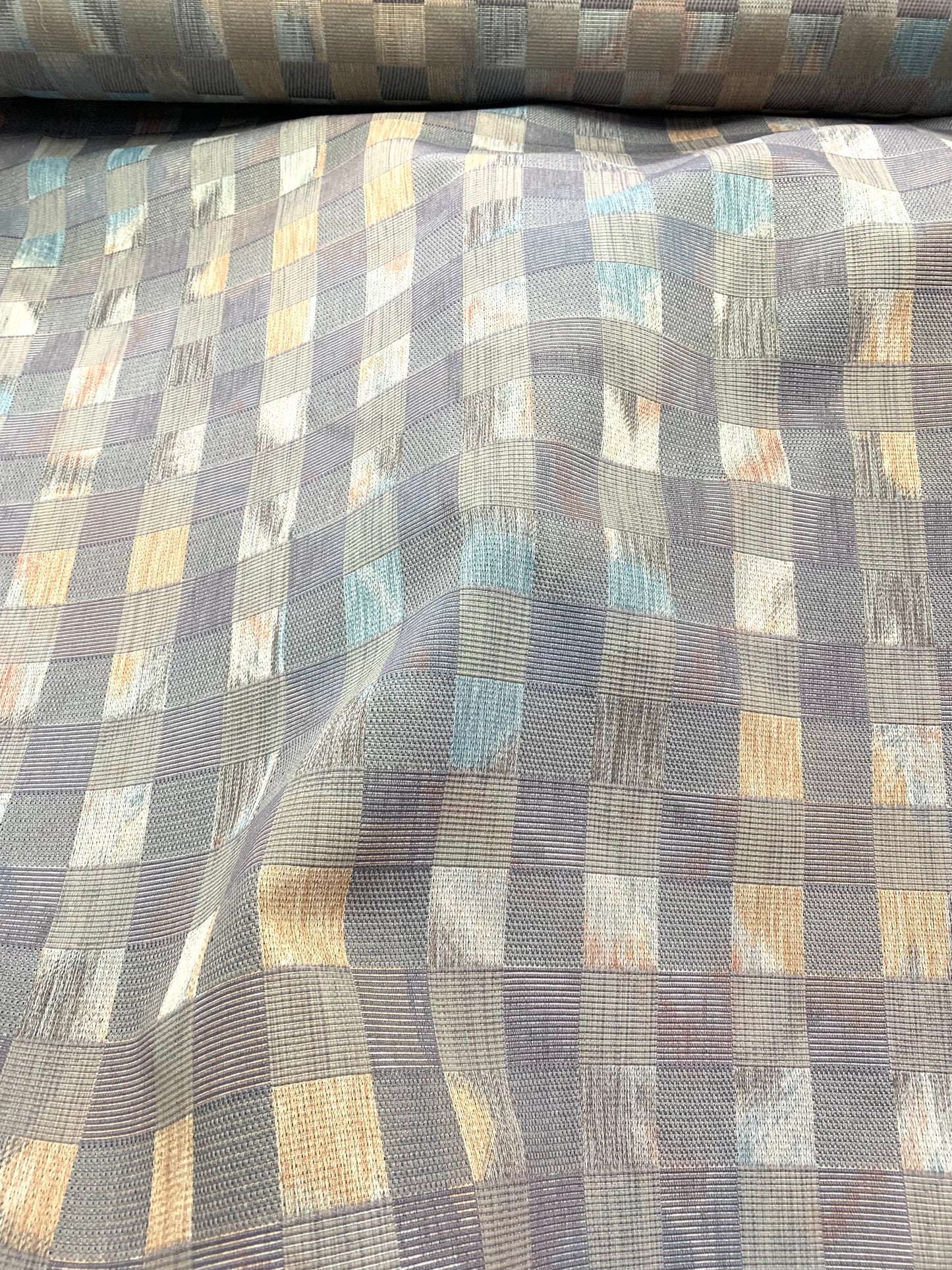 Ruudullinen sisustuskangas