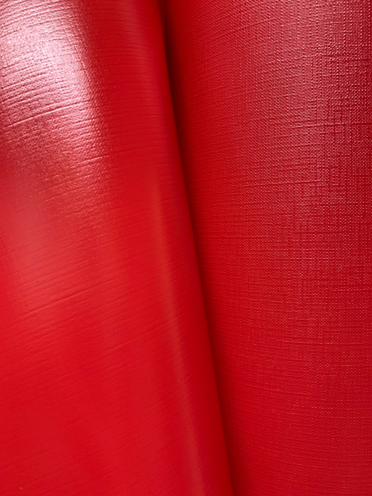 Punainen varjostinmuovi