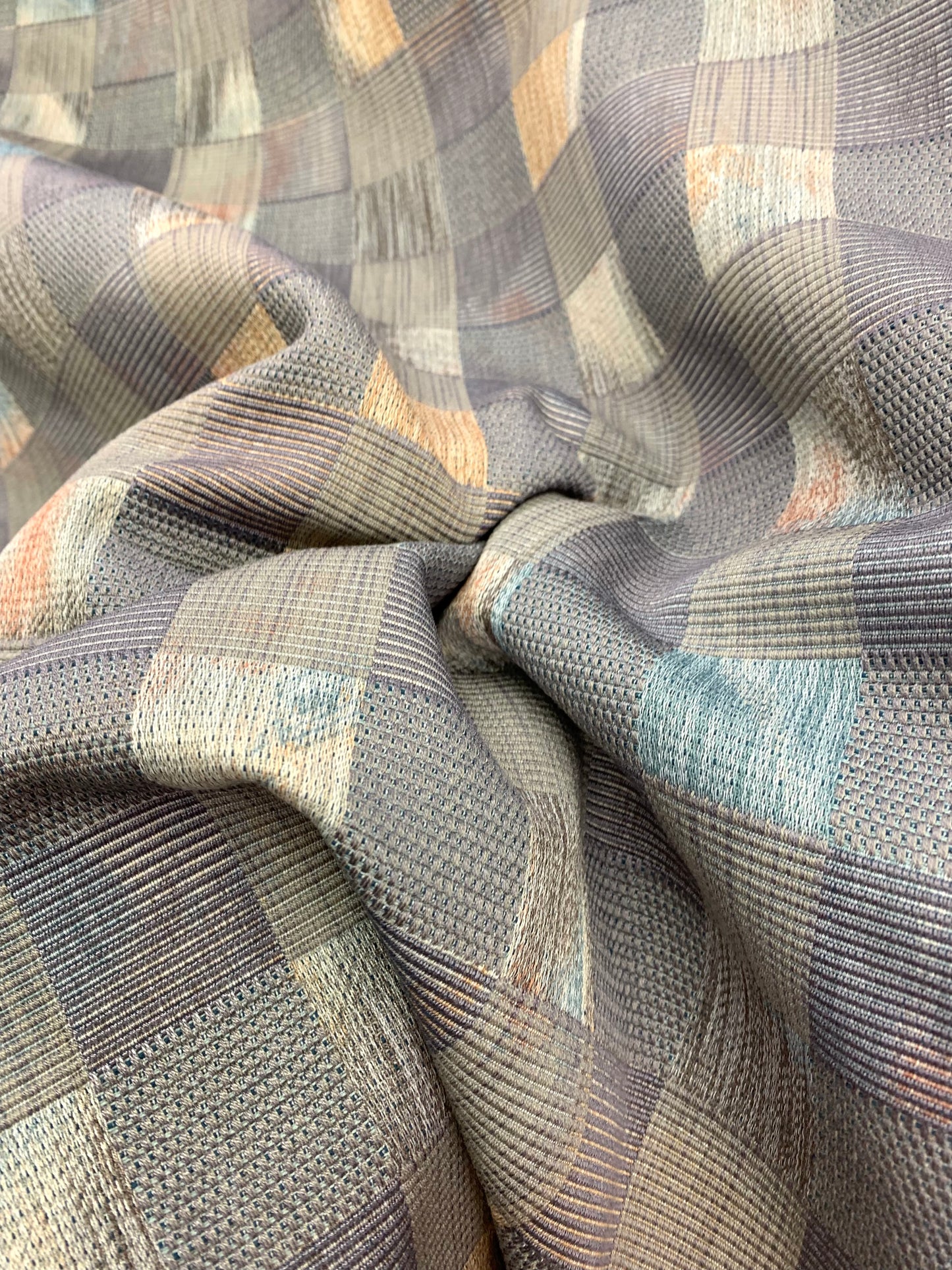 Ruudullinen sisustuskangas