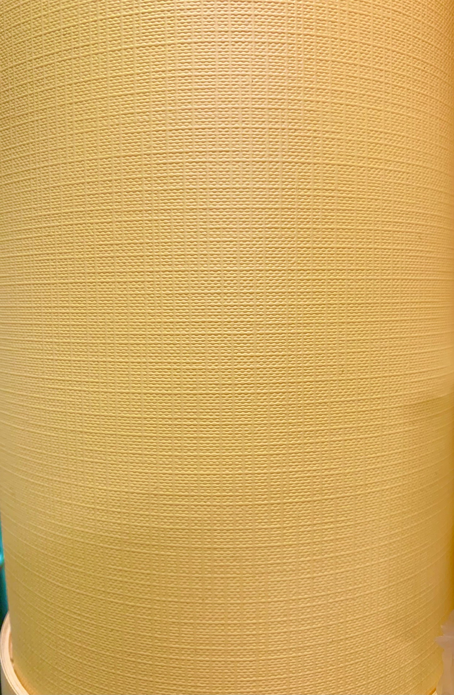 Keltainen varjostinmuovi