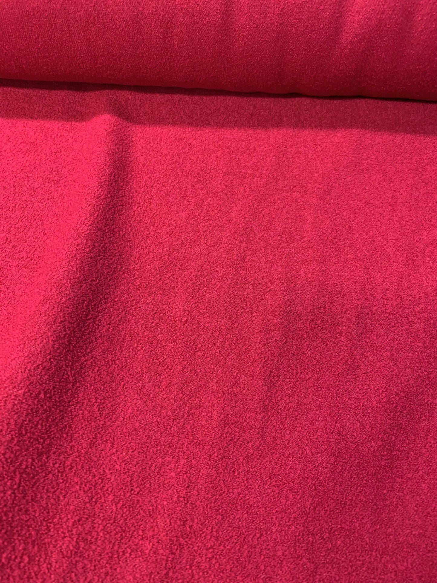 Punainen korkeanukkainen kangas